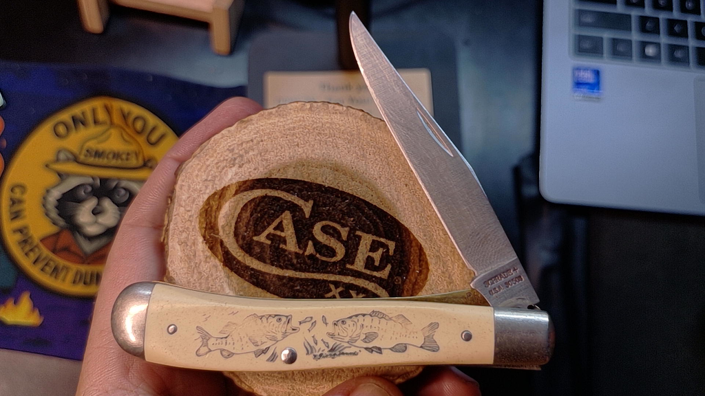 Vintage Schrade + USA Scrimshaw SC503 Bass Fishing Trapper